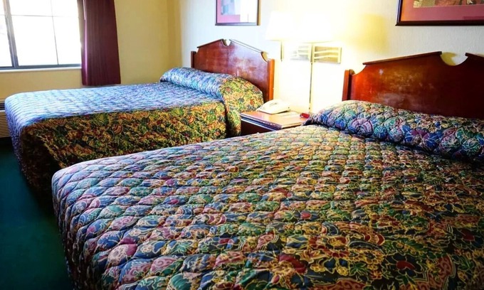College Hill Hotel | Coratel Inn & Suites by Jasper Wesley-Standard 2 Queen Bed Non-Smoking