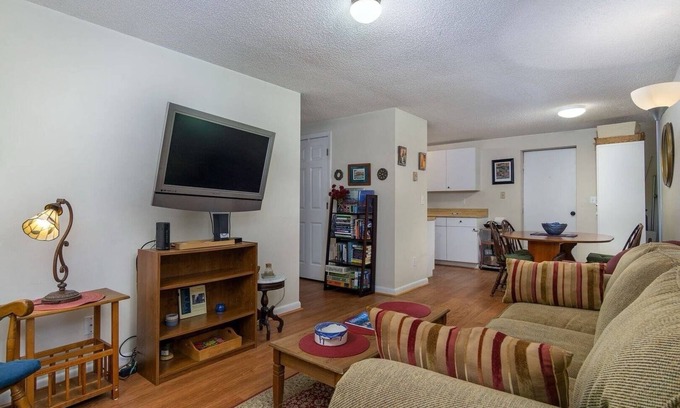 Black Mountain Cottage | Corner cottage in Black Mountain- 30 day min. near Asheville