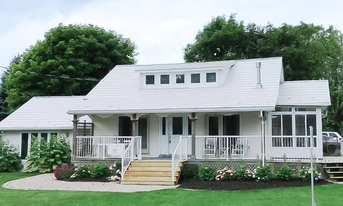 Wellington House | Corner Haven Main and Suite - Wellington PEC
