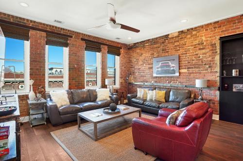 Historic District - North Apartment | Corner View Broughton St Condo with Elevator and Reserved Parking