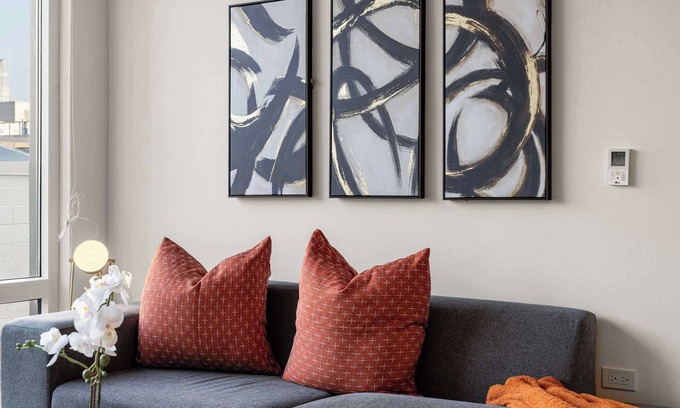 River North Hotel | Corporate-Friendly 4BR Stylish & Central