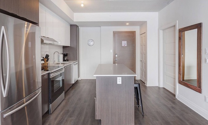 Laval Apartment | Corporate Stays | L'Equinoxe | Spacious 1BR