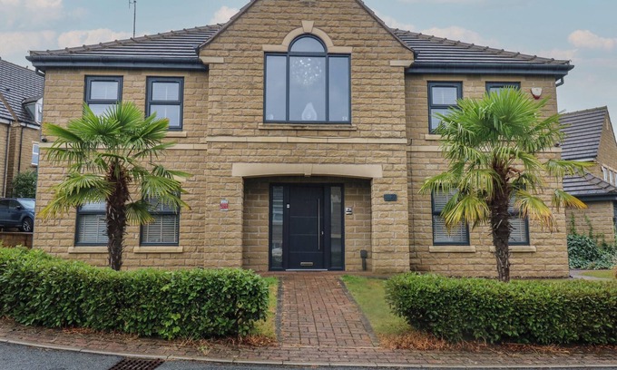 Idle Cottage | CORRIEGALE, pet friendly, with hot tub in Apperley Bridge