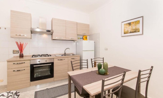 Historic Centre Apartment | Corso Vittorio & Parco del Valentino Bright Flat