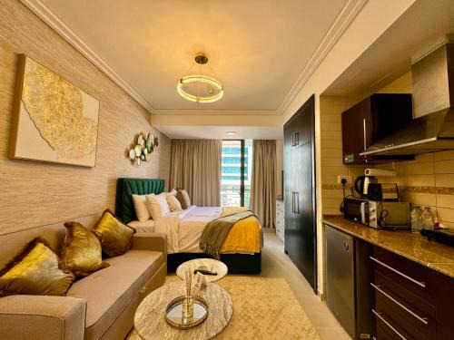 Jumeirah Lake Towers Apartment | Cosmos Living Sleek and Stylish GCV2