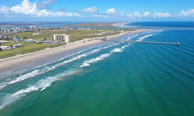 Port Aransas Cottage | Costa Bahia Full Bldg Pool, Beach, Sleeps 100