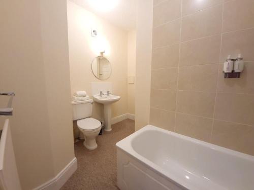 Langford House | Cosy 1-bedroom cottage next to Combe Lodge Venue