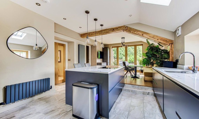 Congleton House | Cosy 2 bedroom cottage in Cheshire countryside with a modern design