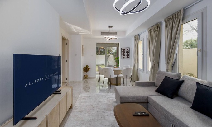 Dubai Villa | Cosy 2 Bedroom Villa + Maid’s room at The Springs