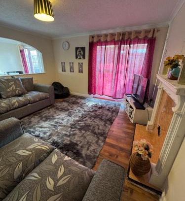 Marston Green House | Cosy 2bed home near NEC BHX HS2 Business Park