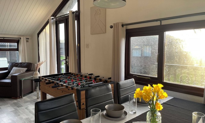 South Cerney Cabin | Cosy 3 Bed Lodge in South Cerney