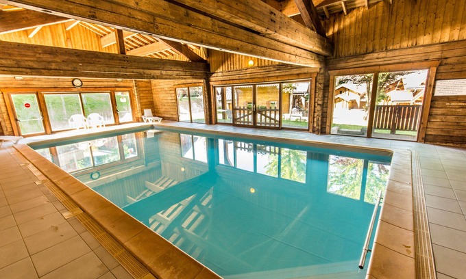 Morillon Ski Chalet | Cosy 3 bedroom chalet with log fire, swimming pool, sauna, gym, Wi-Fi