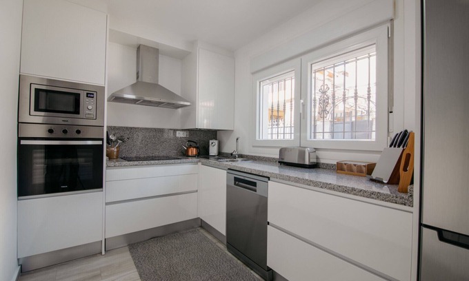 Huetor Vega Ski Chalet | Cosy 3 bedroom house only 20 minutes from Sierra Nevada