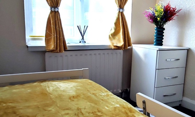 Great Barr House | Cosy 4 Beds-3 bedroom Whole House with all amenities in Great Barr, Birmingham