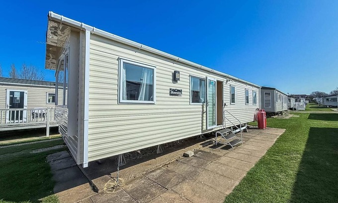 Hunstanton House | Cosy 8 berth caravan for hire at Manor Park in Hunstanton ref 23065T
