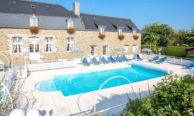 Saint-Jouan-des-Guerets Apartment | Cosy apartment for 4 guests with pool, WIFI, TV and terrace
