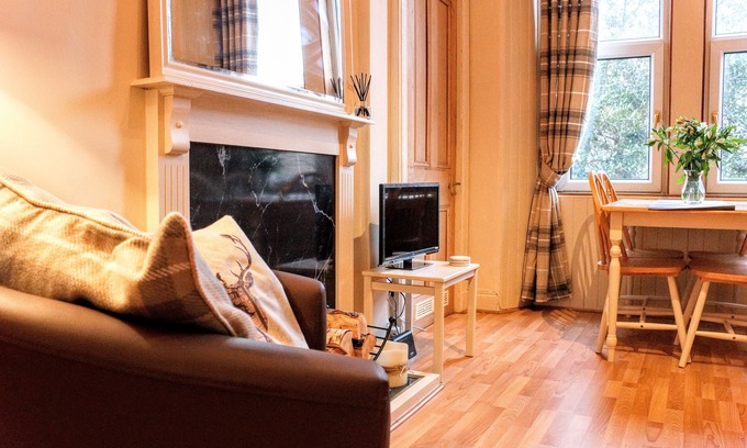 Bonnington Apartment | Cosy and Homely 1BD Flat Near Central Edinburgh