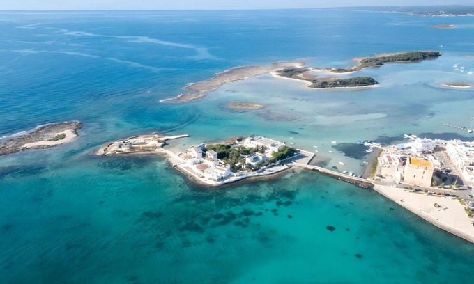 Torre Specchia Ruggeri Apartment | Cosy apartment for 4 guests with WIFI, TV, pets allowed and parking, close to Otranto