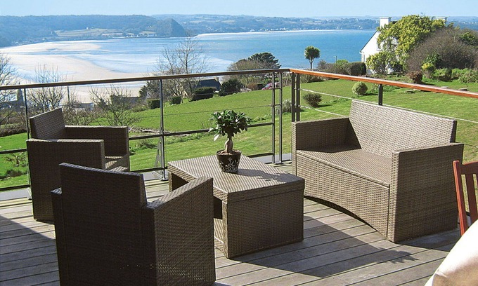 Saint-Michel-en-Greve Apartment | Cosy apartment for 4 people with WIFI, pool, TV and patio