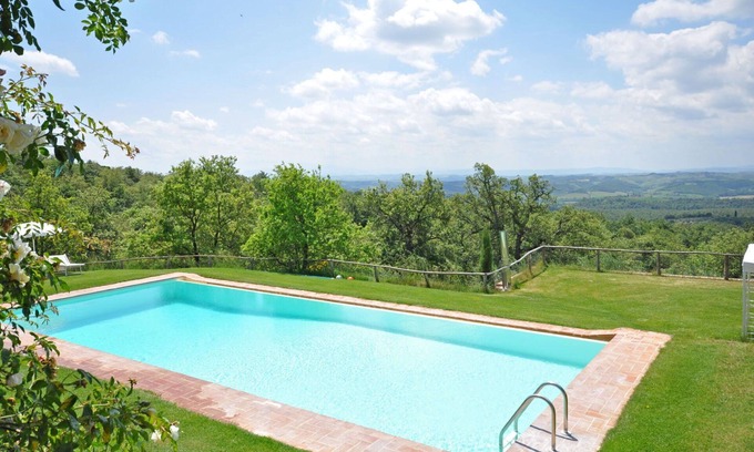 Castelnuovo Berardenga Apartment | Cosy apartment for 3 people with pool, WIFI, pets allowed and panoramic view
