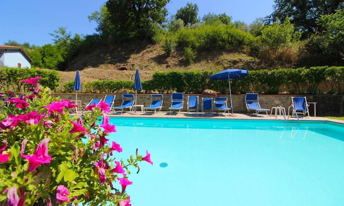 Castelfranco Piandisco Apartment | Cosy apartment for 3 guests with pool, WIFI and pets allowed