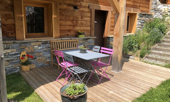Pralognan-la-Vanoise Apartment | Cosy apartment close to ski slopes and hiking trails with beautiful terrace!