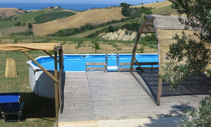 Cologna Spiaggia Villa | Cosy apartment in villa with pool, A/C, WIFI, hot tub, TV, patio, pets allowed and panoramic view