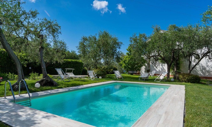 Monade Santa Lucia Villa | Cosy apartment in villa for 8 guests with pool, WIFI, TV, patio, pets allowed and panoramic view