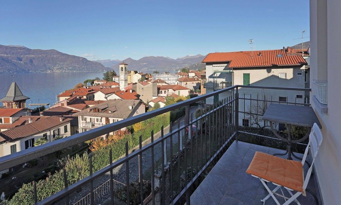 Porto Valtravaglia Apartment | Cosy apartment for 4 guests with WIFI and balcony