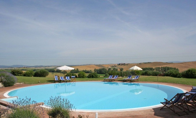 Monteroni d'Arbia Apartment | Cosy apartment for 5 guests with pool, WIFI and panoramic view, close to Siena