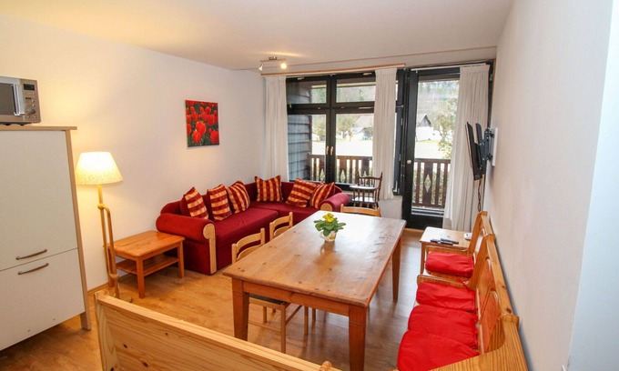 Muhldorf Apartment | Cosy apartment for 8 guests with WIFI, TV, balcony and parking