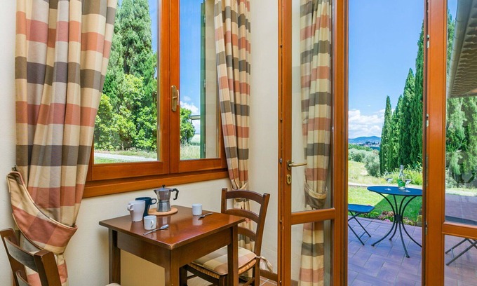 Cerreto Guidi Apartment | Cosy apartment for 4 guests with pool, WIFI, A/C, TV and pets allowed