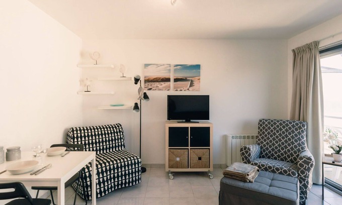 Blankenberge Apartment | Cosy apartment for 2 people with WIFI, TV and balcony