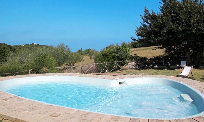 Granarola Apartment | Cosy apartment for 2 people with WIFI, A/C, pool, TV, patio, pets allowed and panoramic view