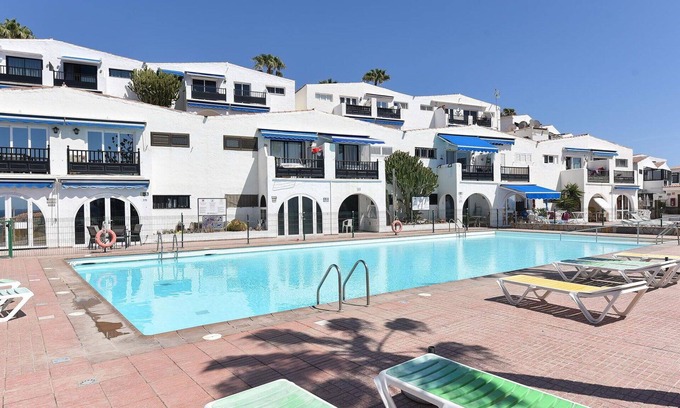 Patalavaca Apartment | Cosy apartment for 2 people with WIFI, A/C, pool, TV, balcony and pets allowed