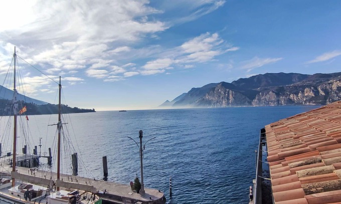 Malcesine Apartment | Cosy apartment for 3 guests with A/C, WIFI, TV, patio, pets allowed and panoramic view