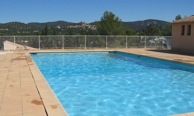 Cogolin Apartment | Cosy apartment for 4 guests with A/C, WIFI, pool, TV, patio, pets allowed and panoramic view