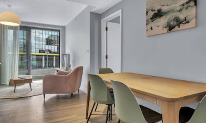Wembley Park Apartment | Cosy apartment for 4 guests with WIFI, TV and terrace