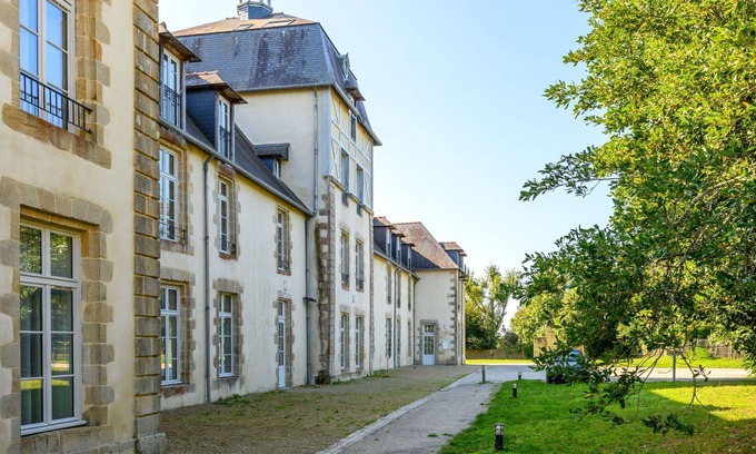 Baden Apartment | Cosy apartment for 4 guests with WIFI, pool, TV, balcony and parking