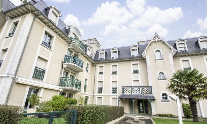 Saint-Igneuc Apartment | Cosy apartment for 4 people with WIFI, TV, patio and pets allowed