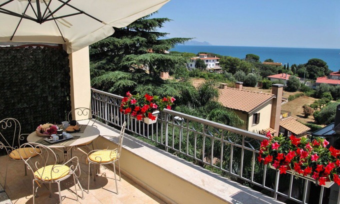 Formia Apartment | Cosy apartment for 4 people with A/C, WIFI, TV, terrace and pets allowed