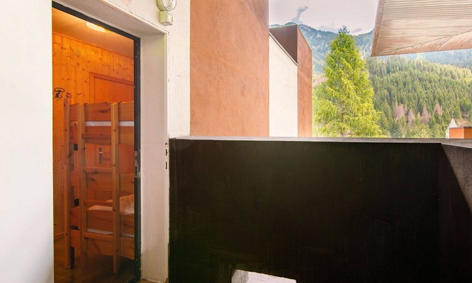 Mazzin Apartment | Cosy apartment for 4 people with TV and balcony
