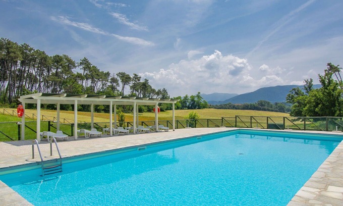 Vicopelago Apartment | Cosy apartment for 4 people with A/C, pool, TV, patio, pets allowed and panoramic view