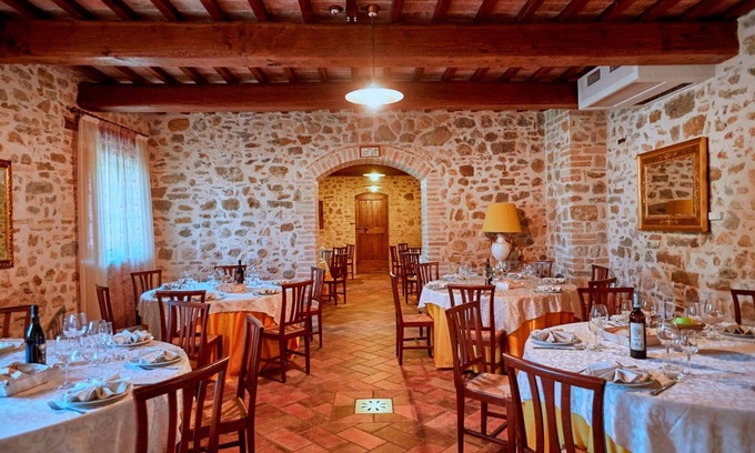 San Brizio Apartment | Cosy apartment for 5 guests with WIFI, pool, TV and pets allowed, close to Spoleto
