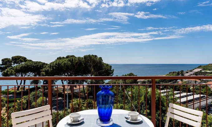 Bussana Apartment | Cosy apartment for 6 guests with A/C, WIFI, TV, balcony and pets allowed
