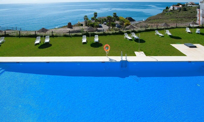 Torrox Costa Apartment | Cosy apartment for 6 guests with WIFI, A/C, pool, TV, terrace and pets allowed