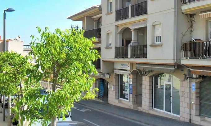 L'Escala Apartment | Cosy apartment for 6 people with A/C, WIFI, TV and terrace