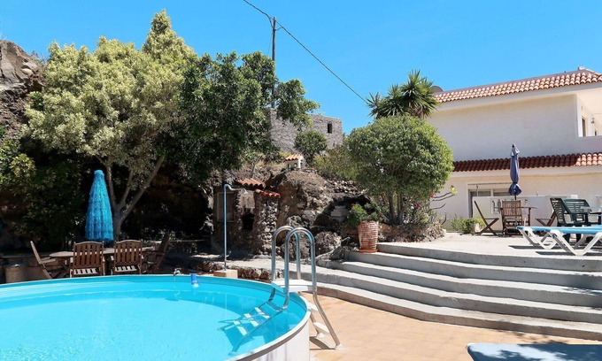 Las Cuevecitas Apartment | Cosy apartment for 4 guests with pool, WIFI, TV and terrace