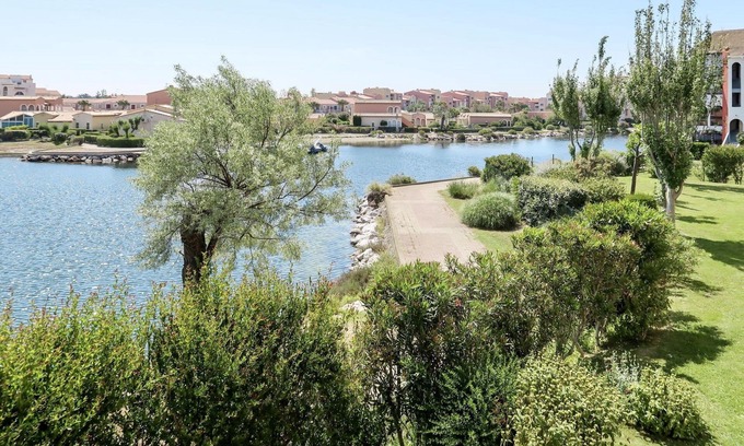 Le Barcares Apartment | Cosy apartment for 5 people with pool, TV, terrace and pets allowed