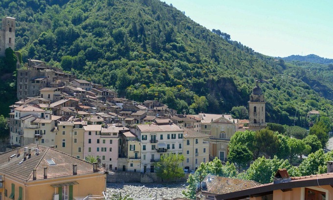 Dolceacqua Apartment | Cosy apartment for 4 guests with WIFI, TV and terrace